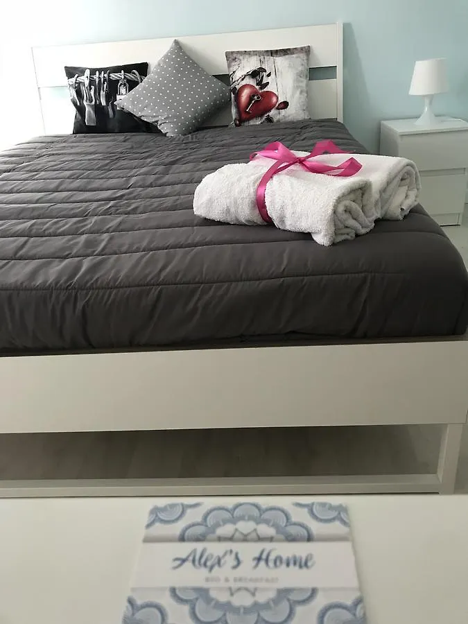 Bed & Breakfast Alex'S Home Portici Italy